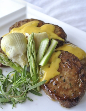 Medalhão de Filé Mignon ao Molho de Mostarda em Grãos