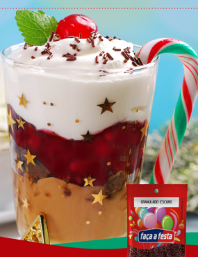 DOCE DE MORANGO COM CHANTILLY