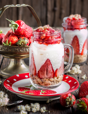 Bolo de Morango na Caneca